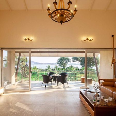 Luna Villa By Stayvista - Lakeside Charm With Terrace, Lush Lawn & Modern Decor Nashik Eksteriør billede