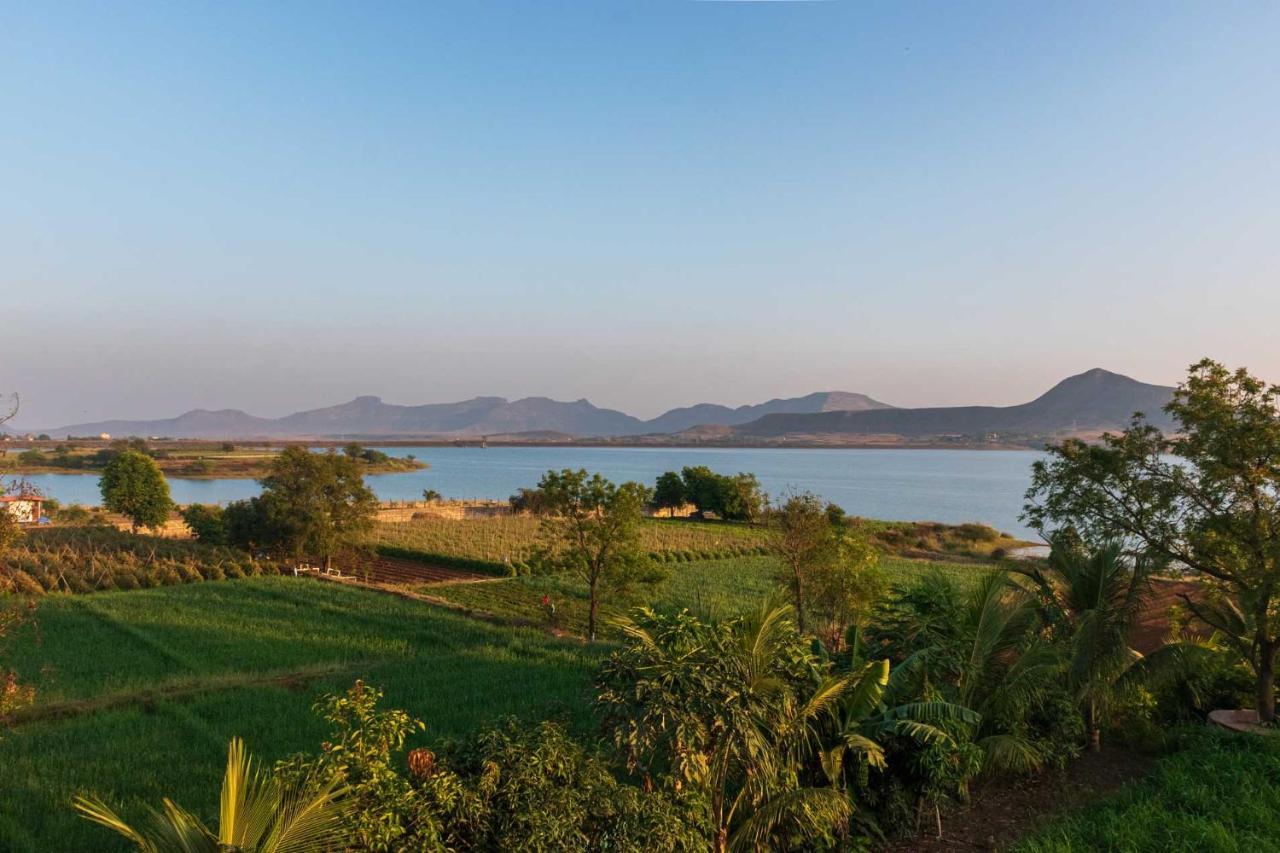 Luna Villa By Stayvista - Lakeside Charm With Terrace, Lush Lawn & Modern Decor Nashik Eksteriør billede