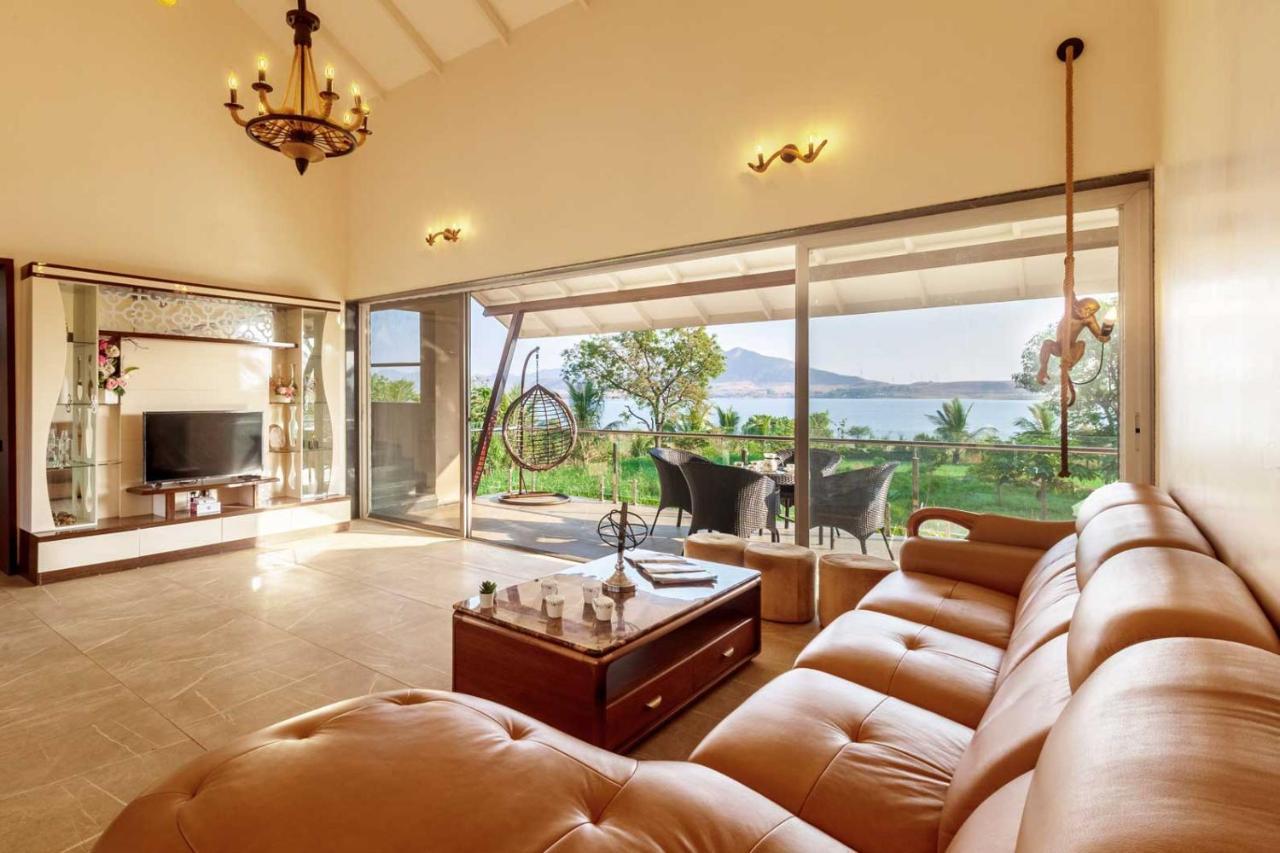 Luna Villa By Stayvista - Lakeside Charm With Terrace, Lush Lawn & Modern Decor Nashik Eksteriør billede