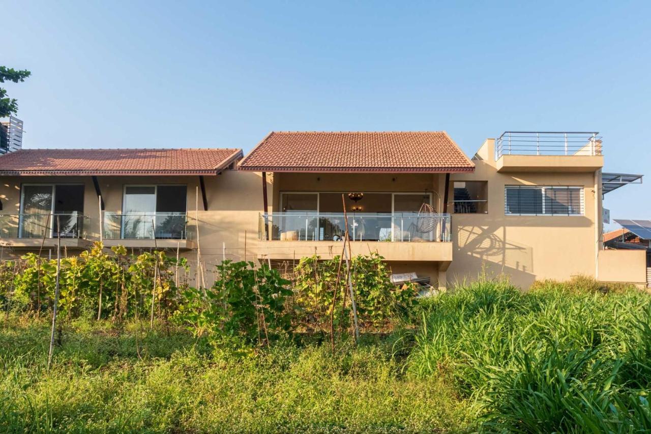 Luna Villa By Stayvista - Lakeside Charm With Terrace, Lush Lawn & Modern Decor Nashik Eksteriør billede