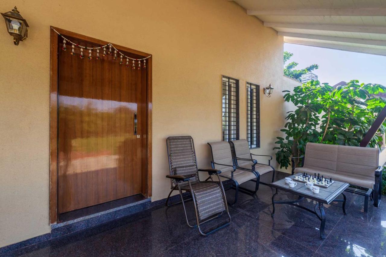 Luna Villa By Stayvista - Lakeside Charm With Terrace, Lush Lawn & Modern Decor Nashik Eksteriør billede