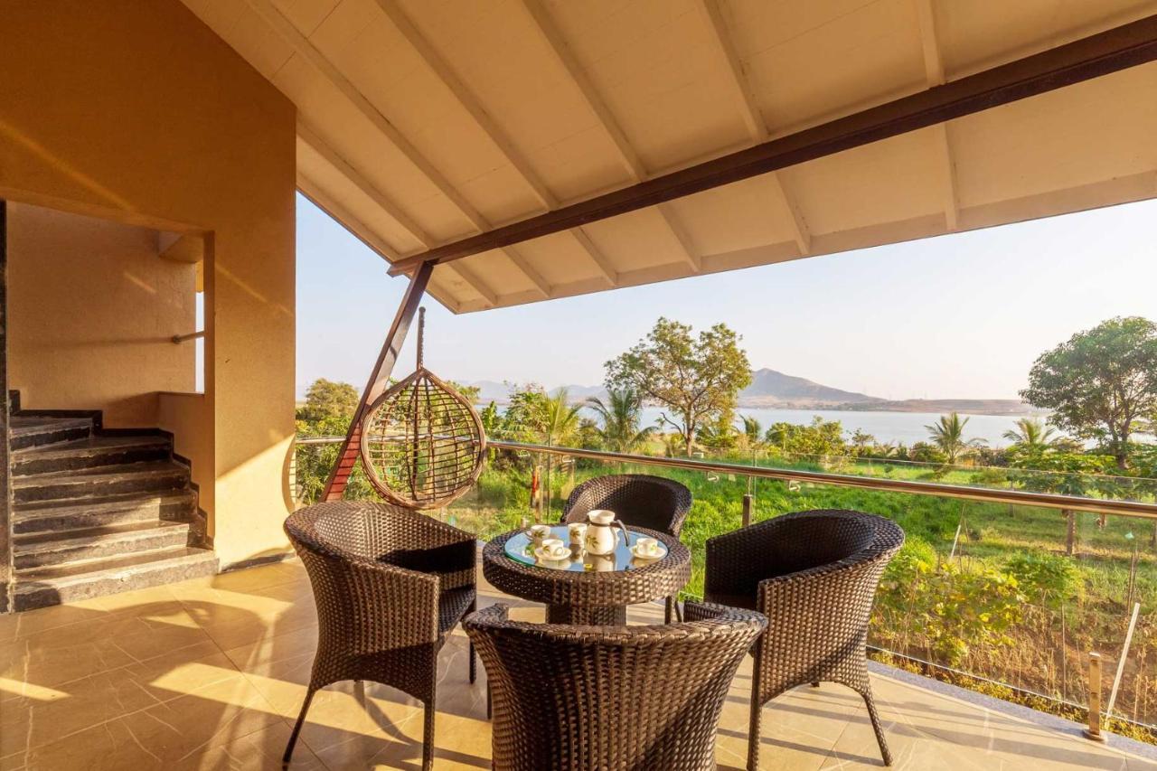 Luna Villa By Stayvista - Lakeside Charm With Terrace, Lush Lawn & Modern Decor Nashik Eksteriør billede