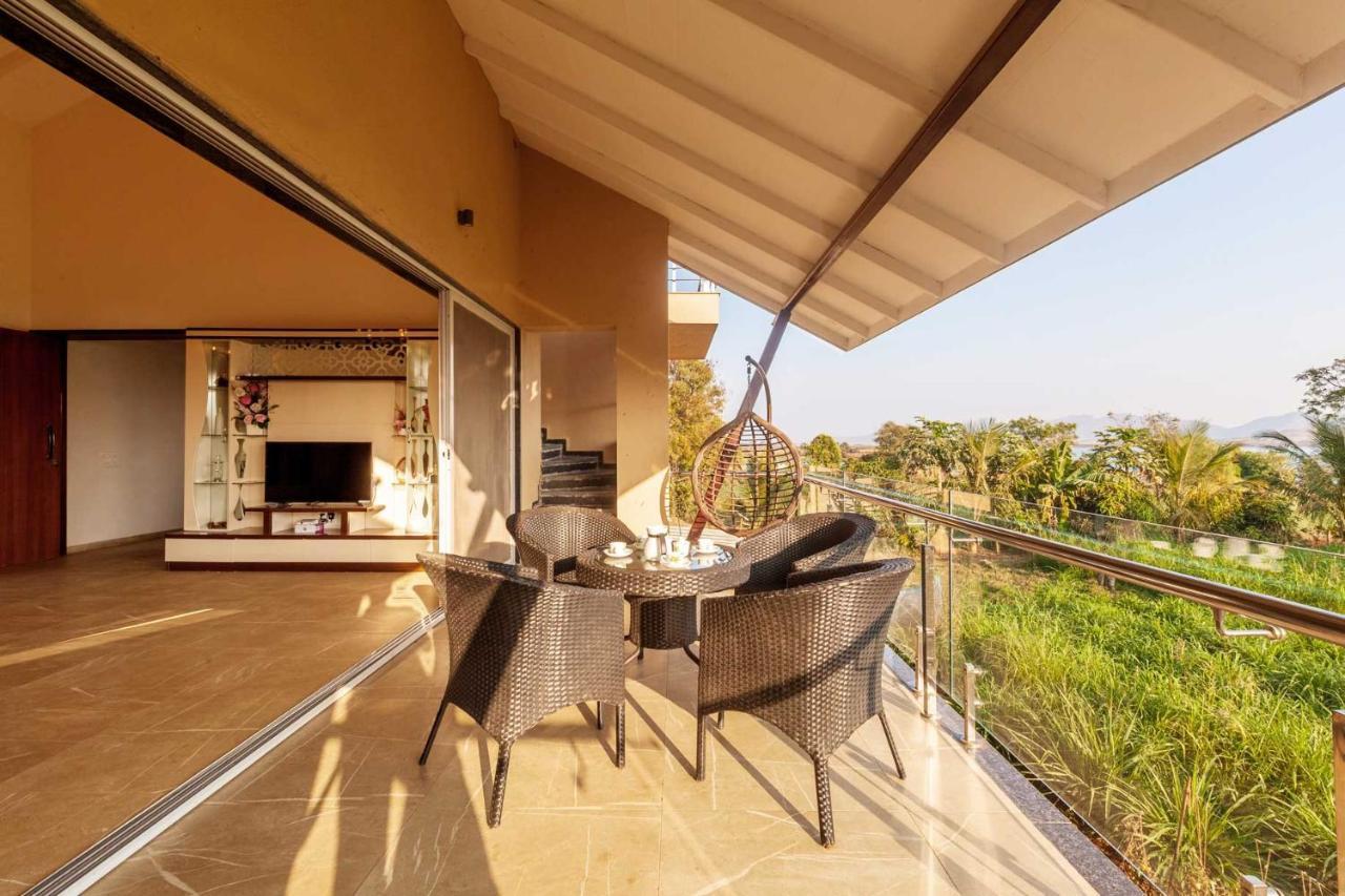 Luna Villa By Stayvista - Lakeside Charm With Terrace, Lush Lawn & Modern Decor Nashik Eksteriør billede