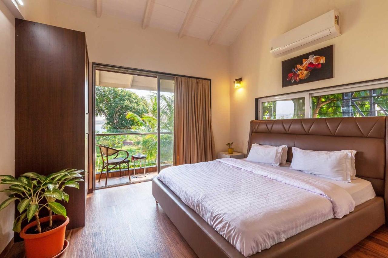 Luna Villa By Stayvista - Lakeside Charm With Terrace, Lush Lawn & Modern Decor Nashik Eksteriør billede