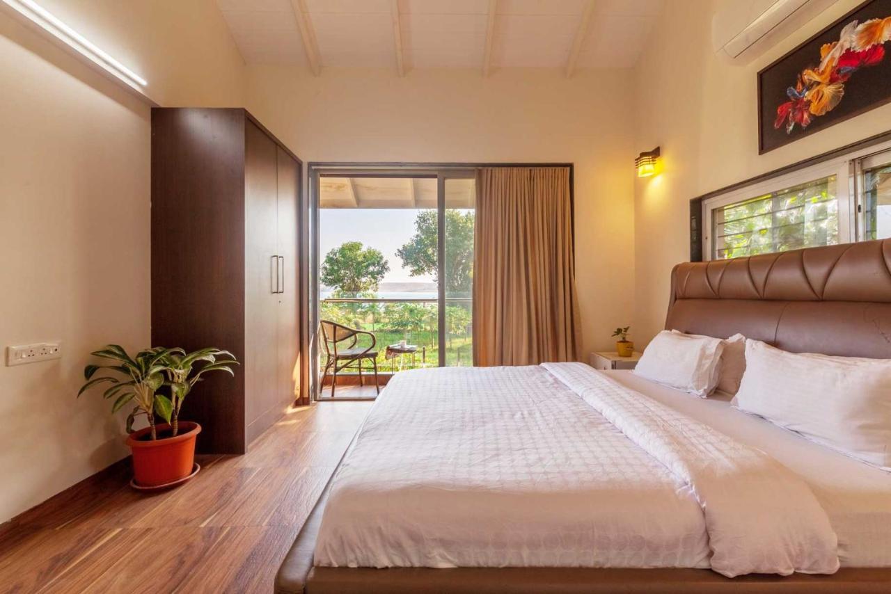 Luna Villa By Stayvista - Lakeside Charm With Terrace, Lush Lawn & Modern Decor Nashik Eksteriør billede