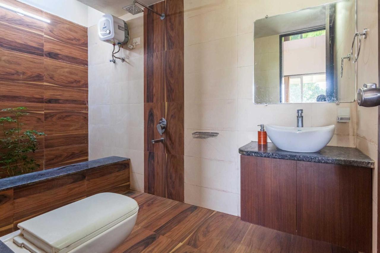 Luna Villa By Stayvista - Lakeside Charm With Terrace, Lush Lawn & Modern Decor Nashik Eksteriør billede