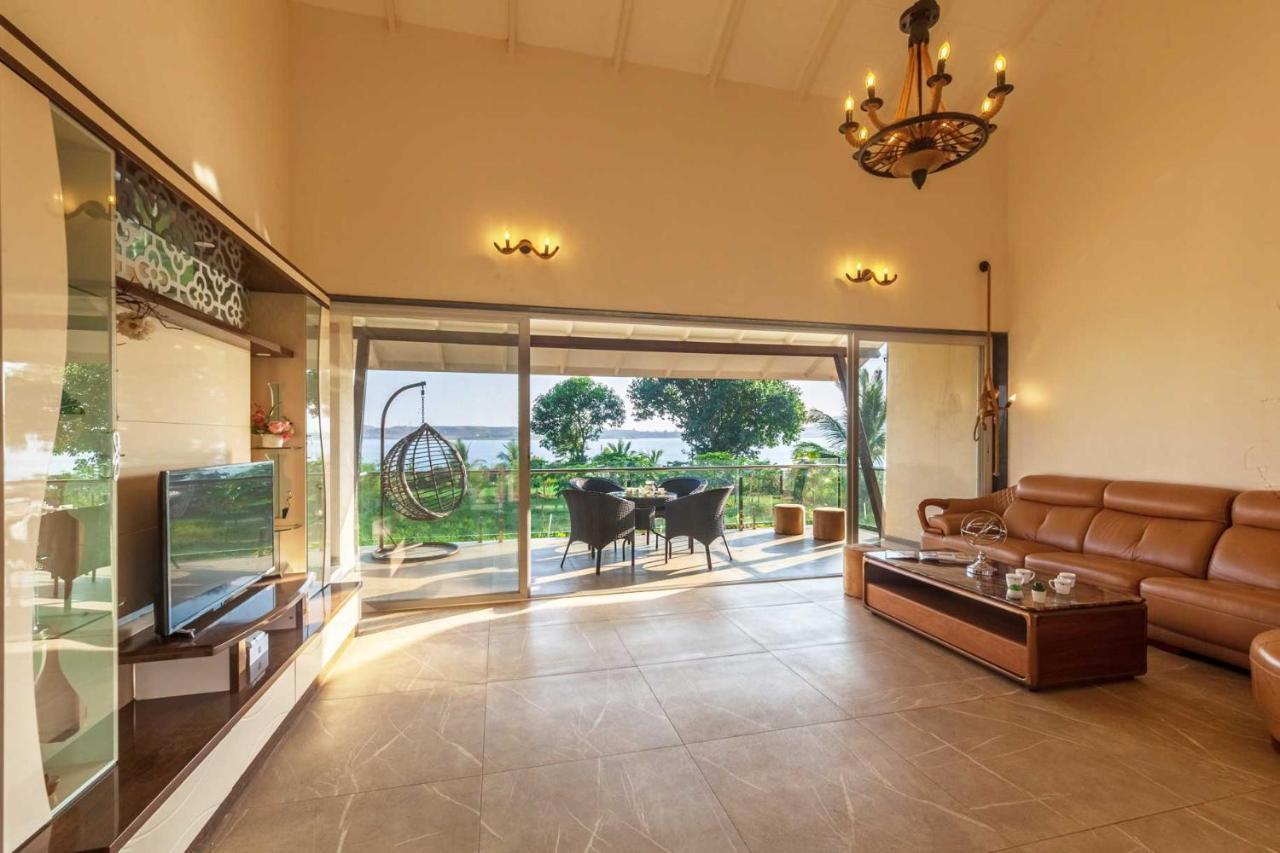 Luna Villa By Stayvista - Lakeside Charm With Terrace, Lush Lawn & Modern Decor Nashik Eksteriør billede