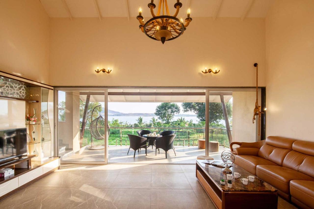 Luna Villa By Stayvista - Lakeside Charm With Terrace, Lush Lawn & Modern Decor Nashik Eksteriør billede