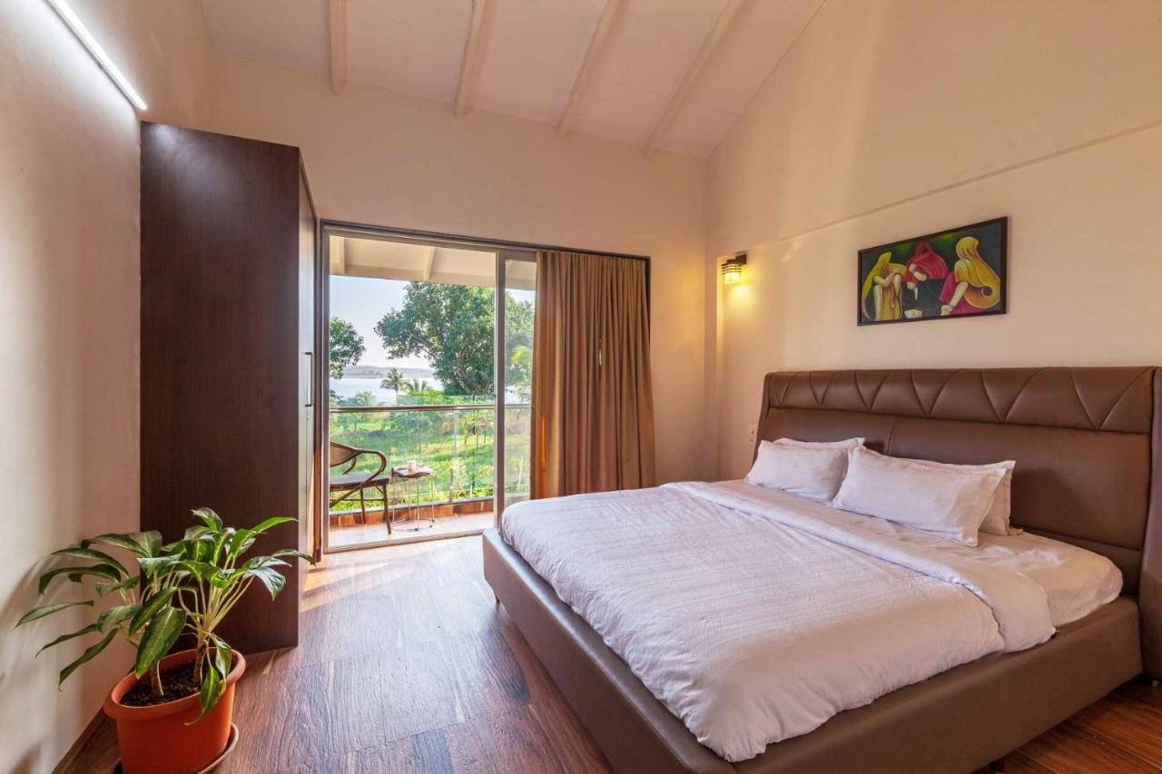 Luna Villa By Stayvista - Lakeside Charm With Terrace, Lush Lawn & Modern Decor Nashik Eksteriør billede
